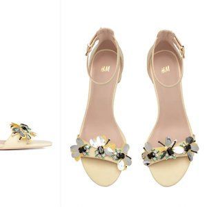 Women's Yellow block heel sandals Bee Decoration Size 8.5